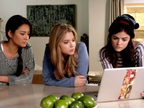 Pretty Little Liars Sneak Peeks: Emily’s Jealous Teammate