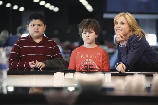 Modern Family 2.22 “Good Cop Bad Dog” Review