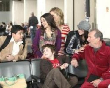 Recap – Modern Family 1.22 “Airport 2010”