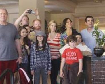 Recap – Modern Family 1.23 “Hawaii”