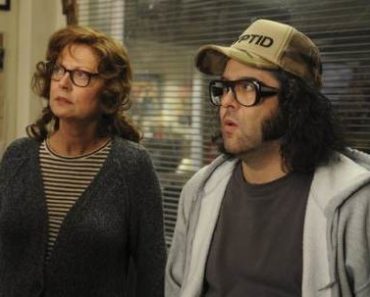30 Rock - Alexis Goodlooking and the Case of Pete's Missing Whisky
