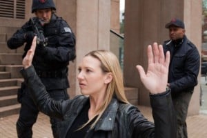 Olivia (Anna Torv) Crosses Universes