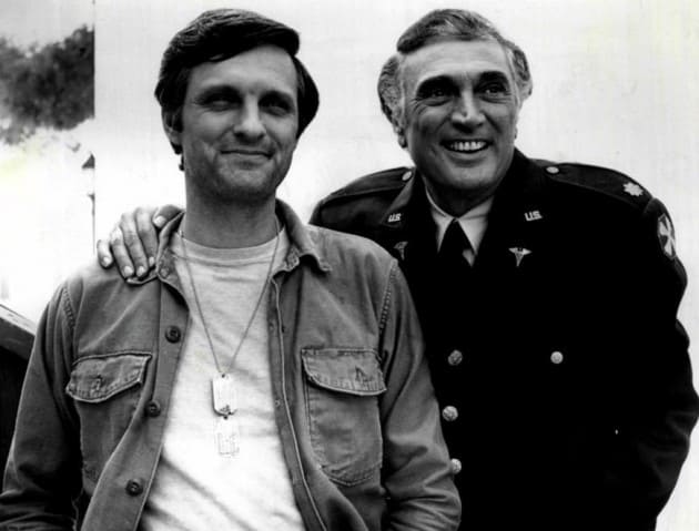 Alan_Alda_Robert_Alda_MASH_1975