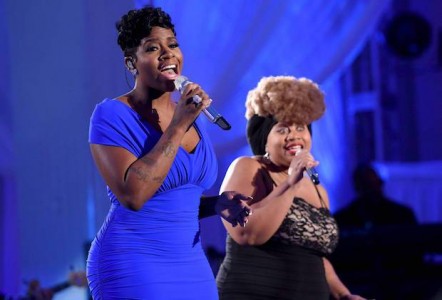 AMERICAN IDOL: Season 3 winner Fantasia with contestant La'Porsha Renae in the “Showcase #1: 1st 12 Performances” episode of AMERICAN IDOL airing Wednesday, Feb. 10 (8:00-9:01 PM ET/PT) on FOX. Cr: Michael Becker / FOX. © 2016 FOX Broadcasting Co.