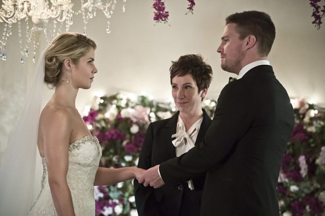 Arrow -- "Broken Hearts" -- Image AR416a_0076b.jpg -- Pictured (L-R): Emily Bett Rickards as Felicity Smoak and Stephen Amell as Oliver Queen -- Photo: Katie Yu /The CW -- Ãƒ‚Ã‚© 2016 The CW Network, LLC. All Rights Reserved.