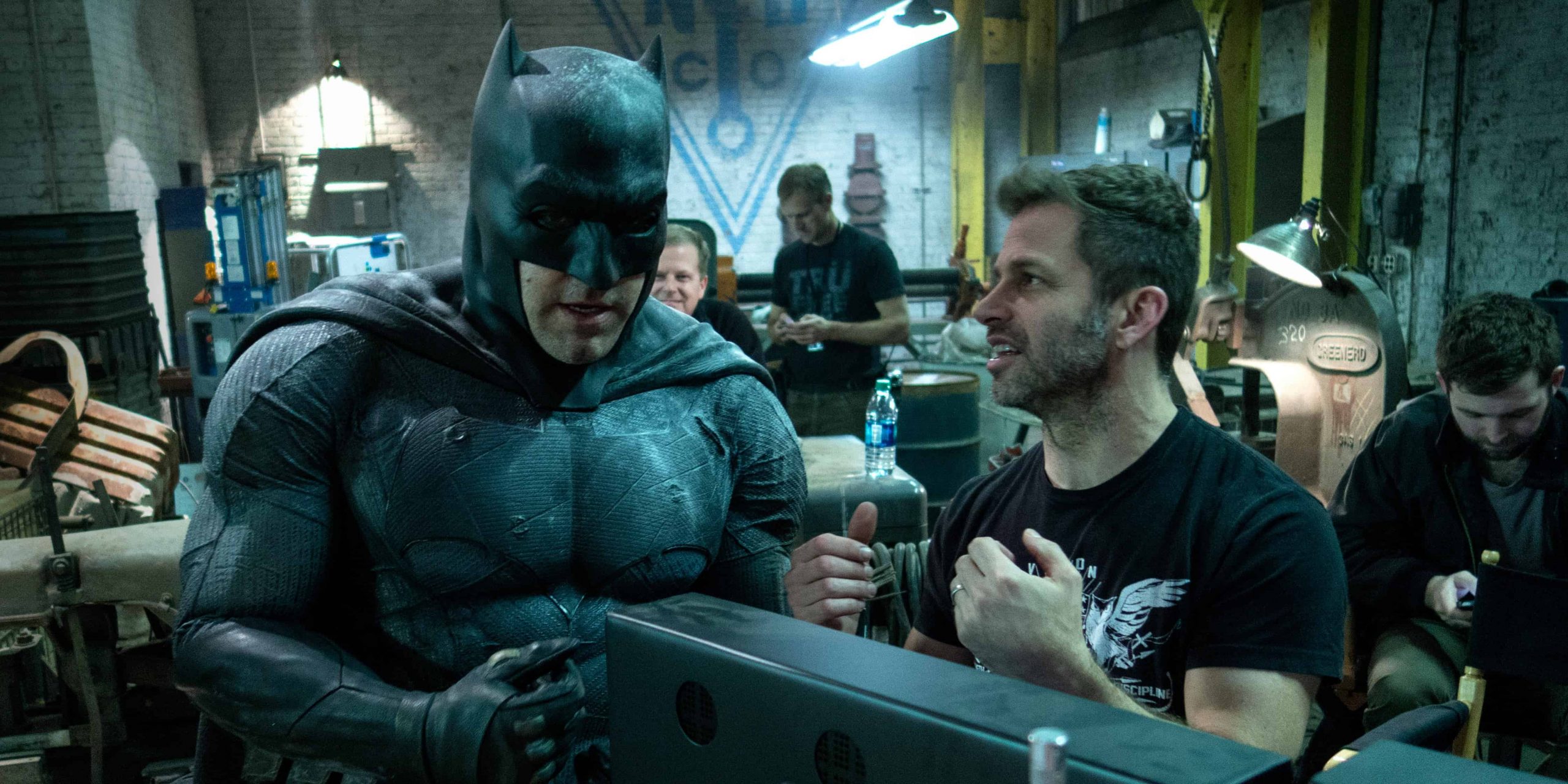 Zack Snyder directing Ben Affleck on 'Batman v Superman'