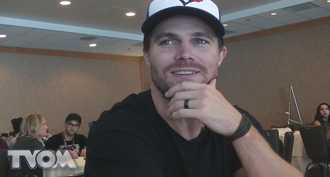 Arrow At Comic-Con 2016: Stephen Amell Talks 100th Episode & Being Directed Again By James Bamford