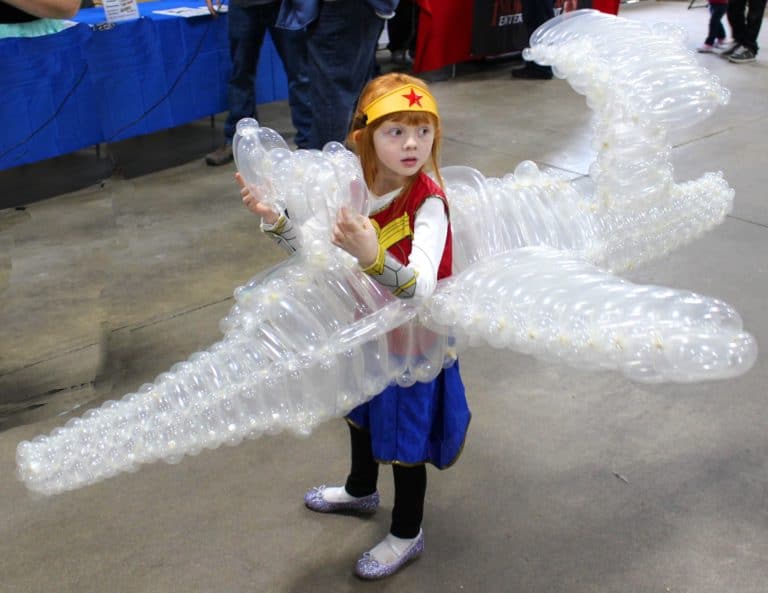 Little Girl’s Wonder Woman Invisible Jet Cosplay Is Adorable