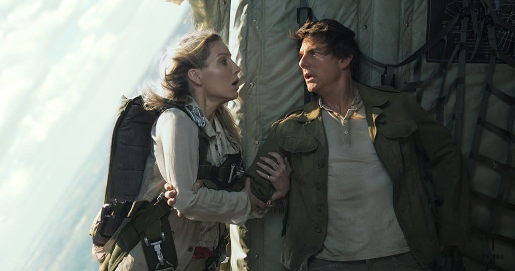 Tom Cruise Pulls off Amazing Zero Gravity Stunt For The Mummy