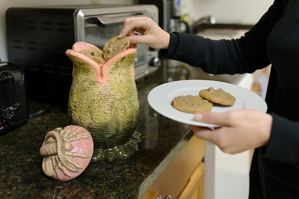 Xenomorph Egg Cookie Jar And Salt And Pepper Shakers Actually Exist