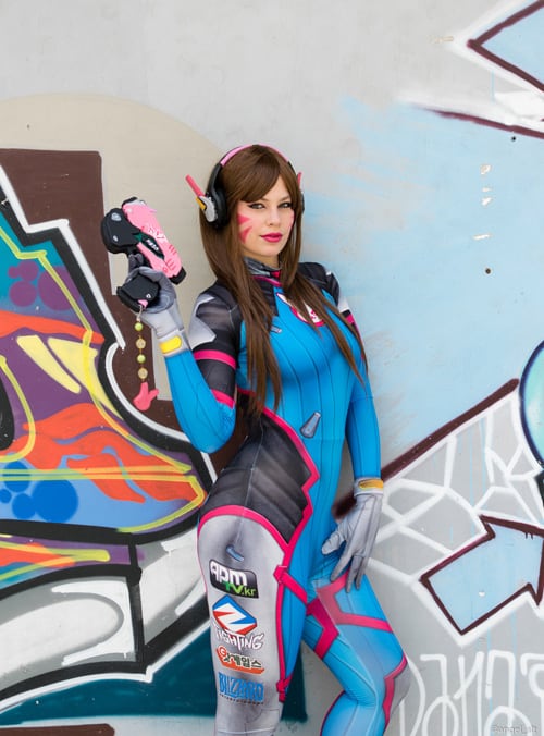 Impressive D.Va from Overwatch Cosplay by Phantomhivehatter