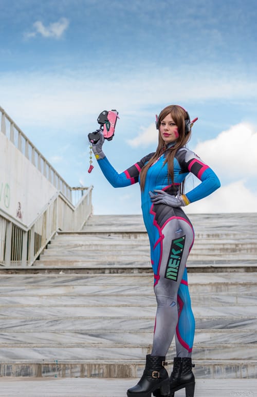 Impressive D.Va from Overwatch Cosplay by Phantomhivehatter