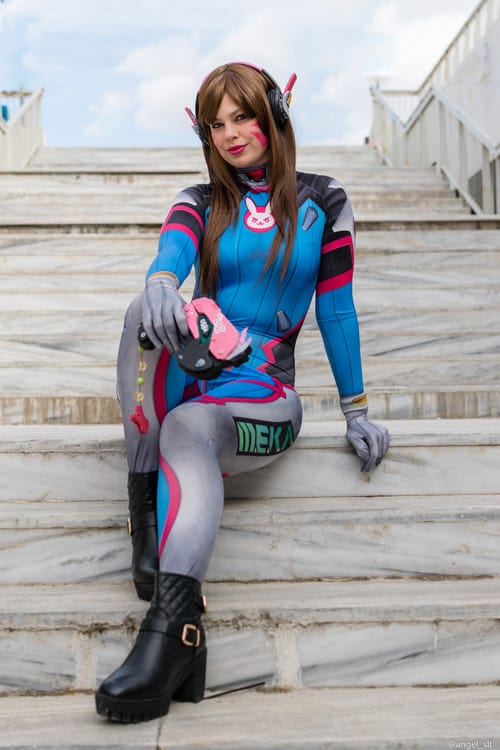 Impressive D.Va from Overwatch Cosplay by Phantomhivehatter