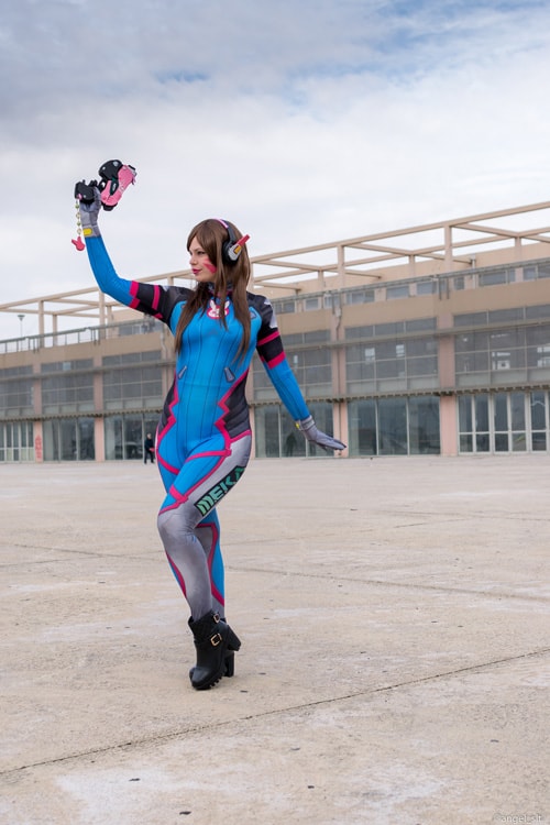 Impressive D.Va from Overwatch Cosplay by Phantomhivehatter