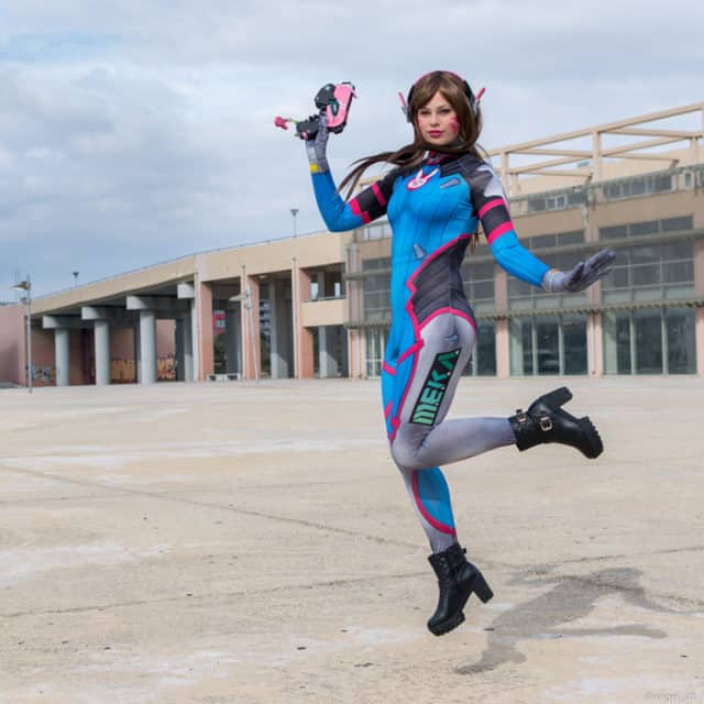 Impressive D.Va from Overwatch Cosplay by Phantomhivehatter