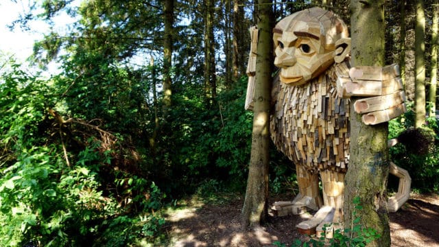 Danish Artist Hide Giants That He Makes From Wood In The Wilderness