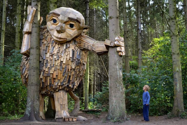 Danish Artist Hide Giants That He Makes From Wood In The Wilderness