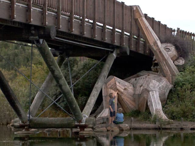 Danish Artist Hide Giants That He Makes From Wood In The Wilderness