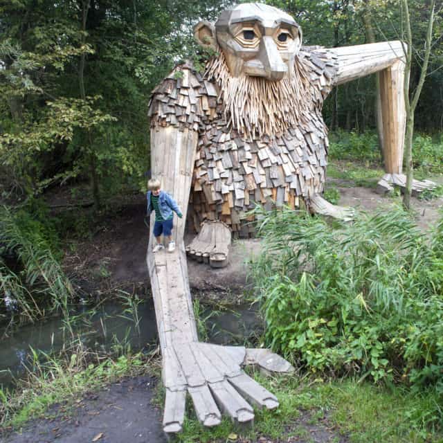 Danish Artist Hide Giants That He Makes From Wood In The Wilderness