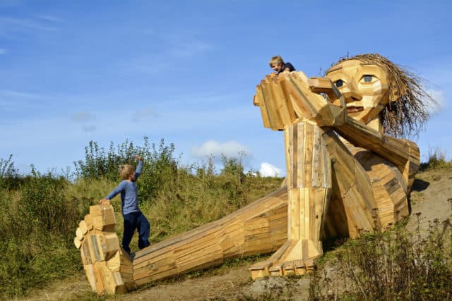 Danish Artist Hide Giants That He Makes From Wood In The Wilderness