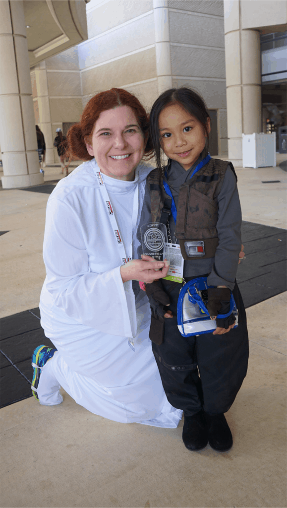 Adorable Jyn Erso Cosplayer Hands Out the Death Star Plans to Every Princess Leia