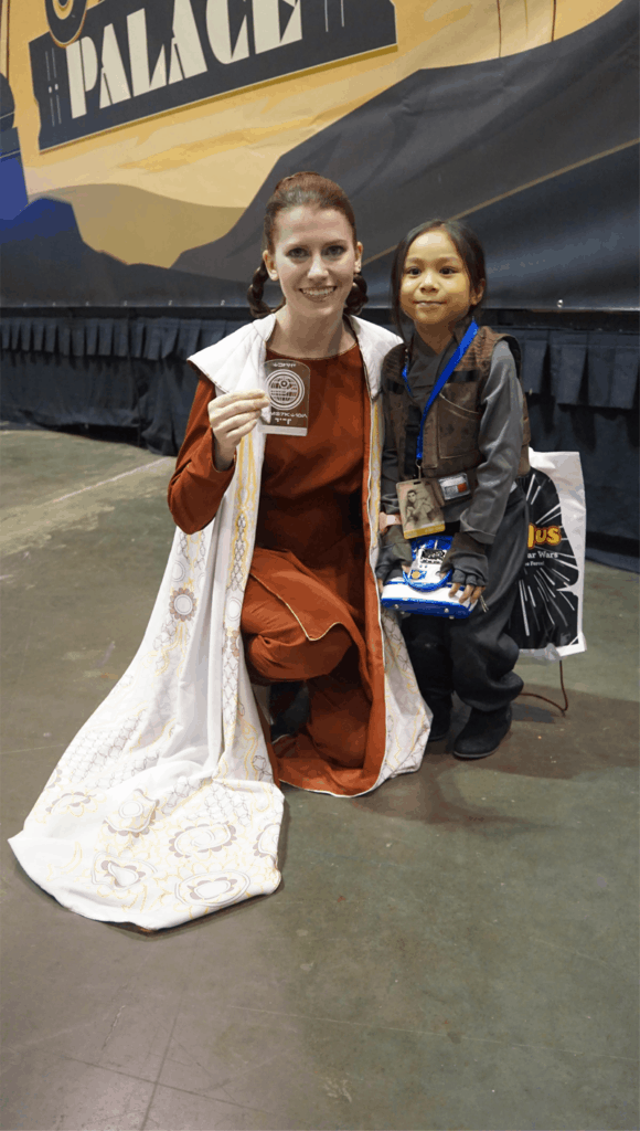 Adorable Jyn Erso Cosplayer Hands Out the Death Star Plans to Every Princess Leia