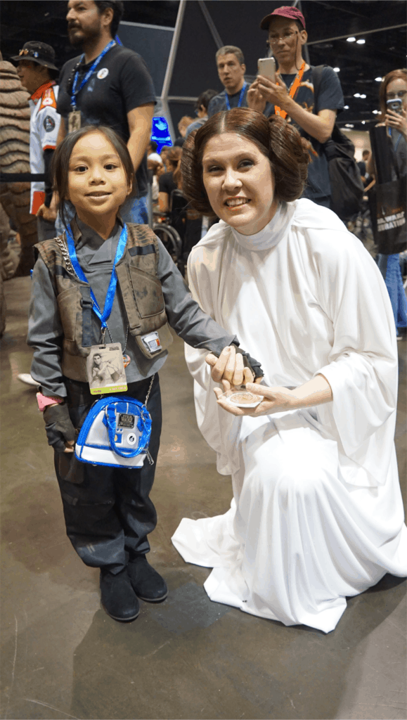 Adorable Jyn Erso Cosplayer Hands Out the Death Star Plans to Every Princess Leia