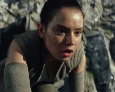 Star Wars: The Last Jedi Teaser Compared to Clips from The Force Awakens Trailers