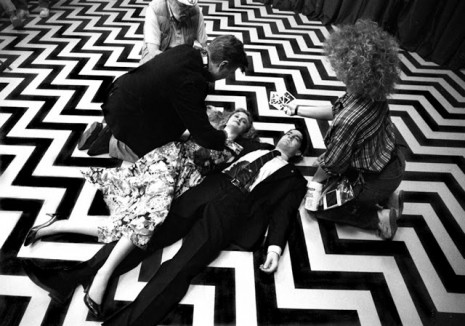 Cool Behind the Scenes Set Photos from the Original Twin Peaks