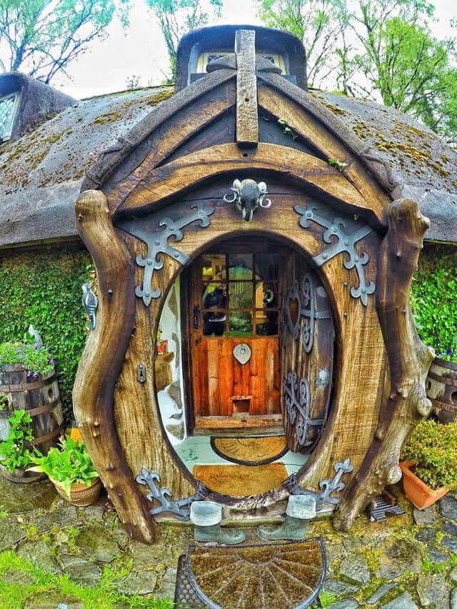 Guy Builds Himself an Unbelievable Hobbit House in the Woods