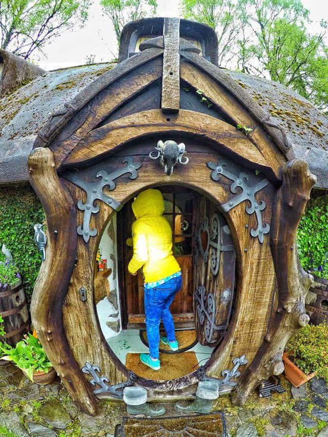 Guy Builds Himself an Unbelievable Hobbit House in the Woods