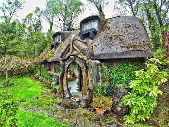 Guy Builds Himself an Unbelievable Hobbit House in the Woods