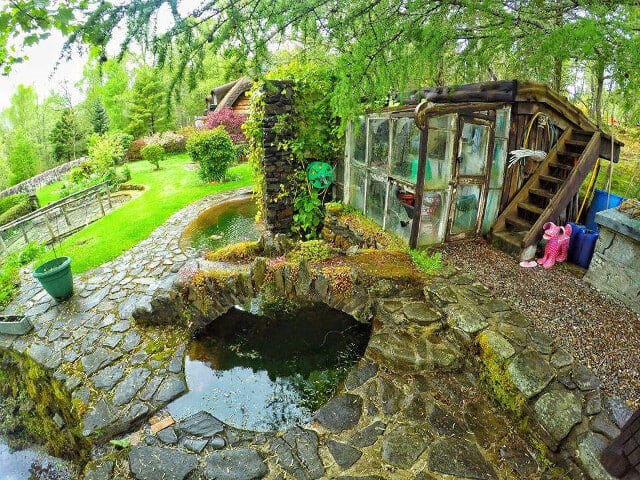 Guy Builds Himself an Unbelievable Hobbit House in the Woods