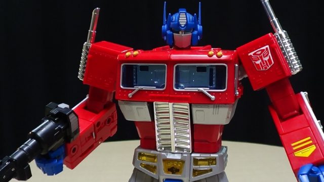 Check Out This Amazing Optimus Prime Toy Actually Transform on its Own