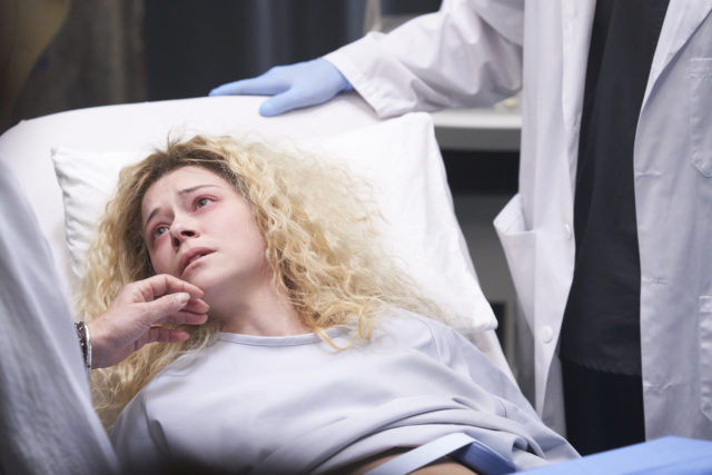 Orphan Black 5x09 Helena gives birth