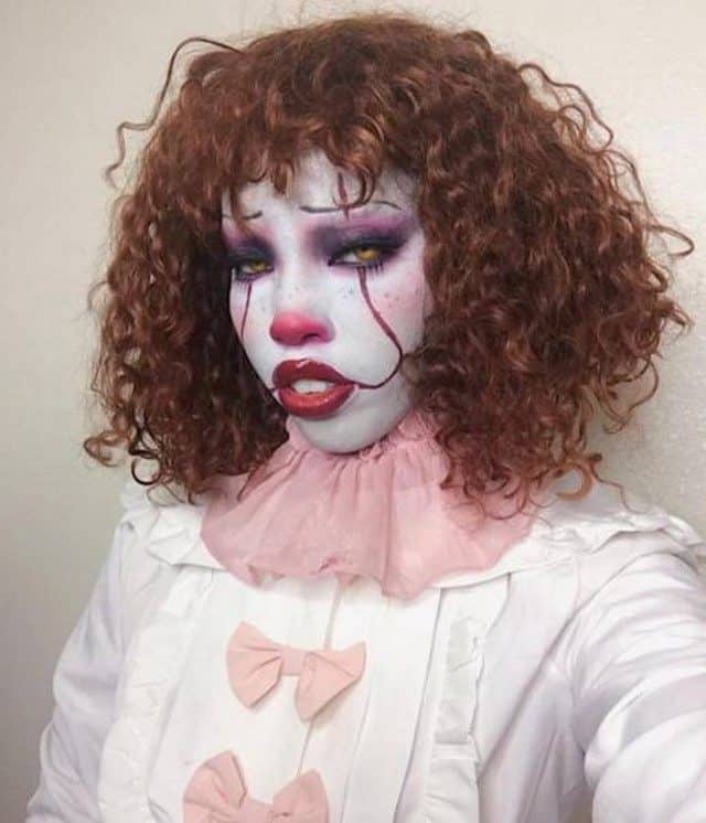 A Female Pennywise Costume Trend Has Arisen For Halloween - 