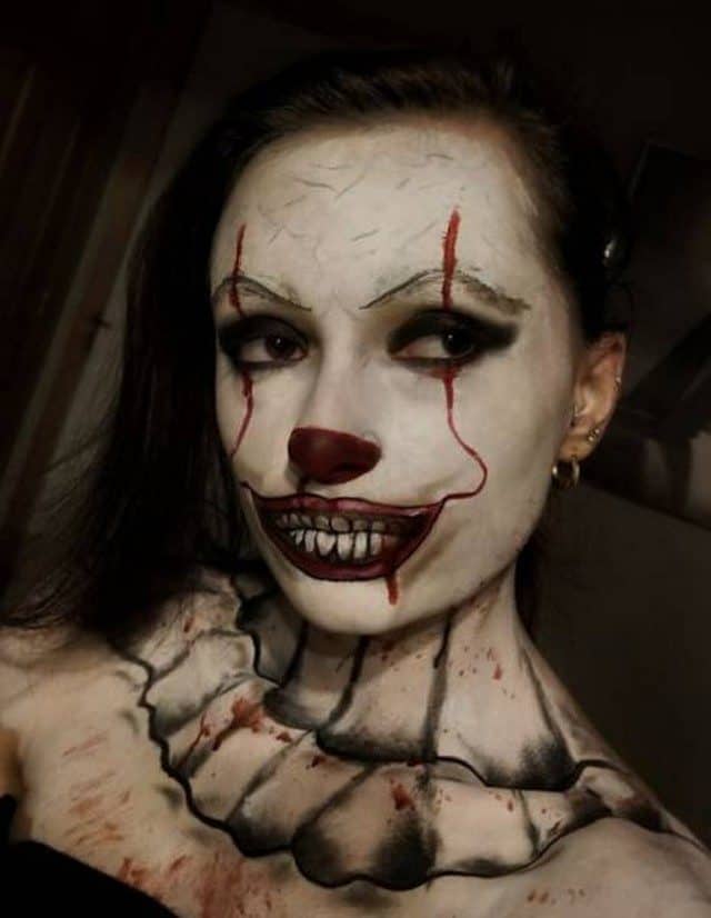 A Female Pennywise Costume Trend Has Arisen for Halloween