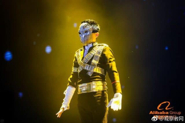 Alibaba&#8217;s Jack Ma Greets 40,000 Employees Dressed as Michael Jackson