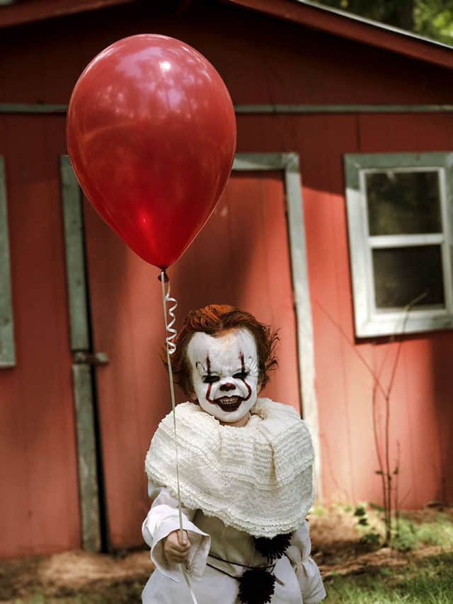 Kids Dresses Little Brother Up Like Pennywise For A Freaky IT Themed Photoshoot