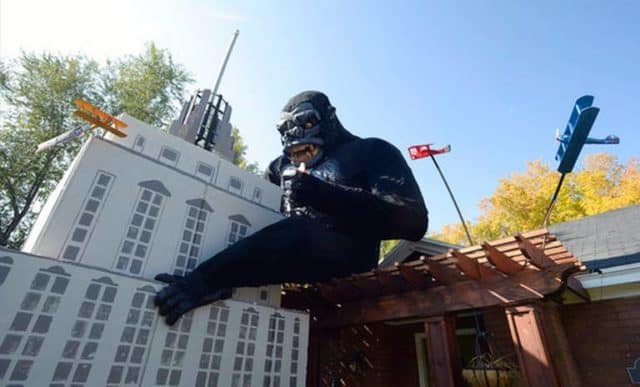 Utah Man Decorates Home with the Ultimate King Kong Display