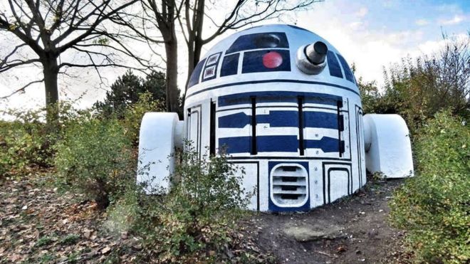 Graffiti Artists in Prague Turned an Unsightly Nuclear Shelter Vent into R2-D2