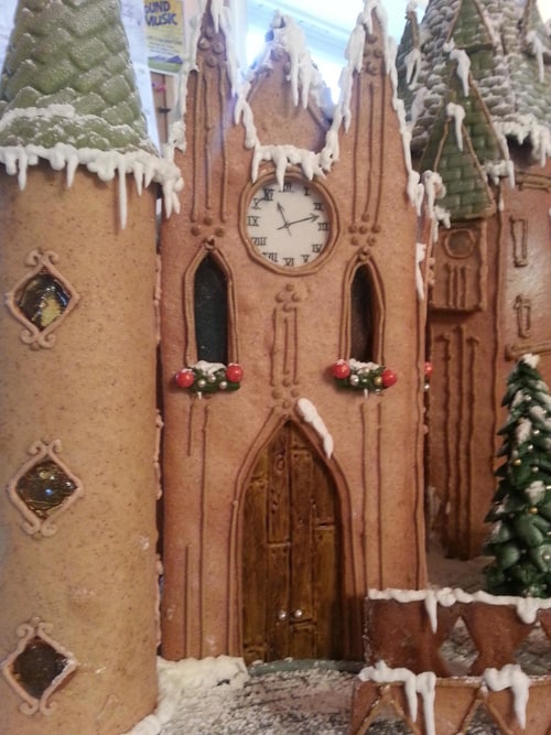 This is a Most Impressive Hogwarts Gingerbread House