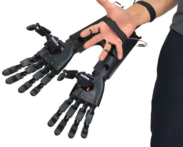 Bionic Double Hand Turns One Human Hand Into Two Robot Ones