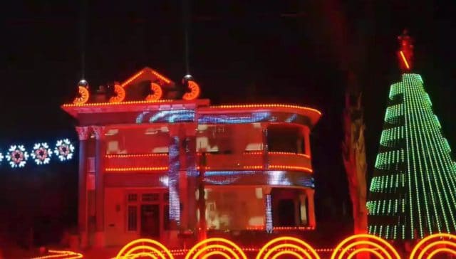 This is the Best Star Wars Christmas Light Show of All-Time