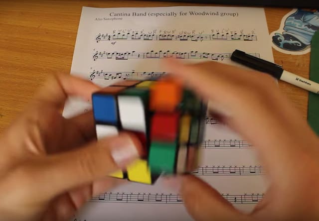 Guy Performs The Star Wars Cantina Song On A Rubik’s Cube While Solving It