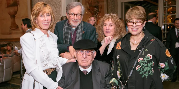 How Steven Spielberg&#8217;s Parents Influenced Four of His Movies