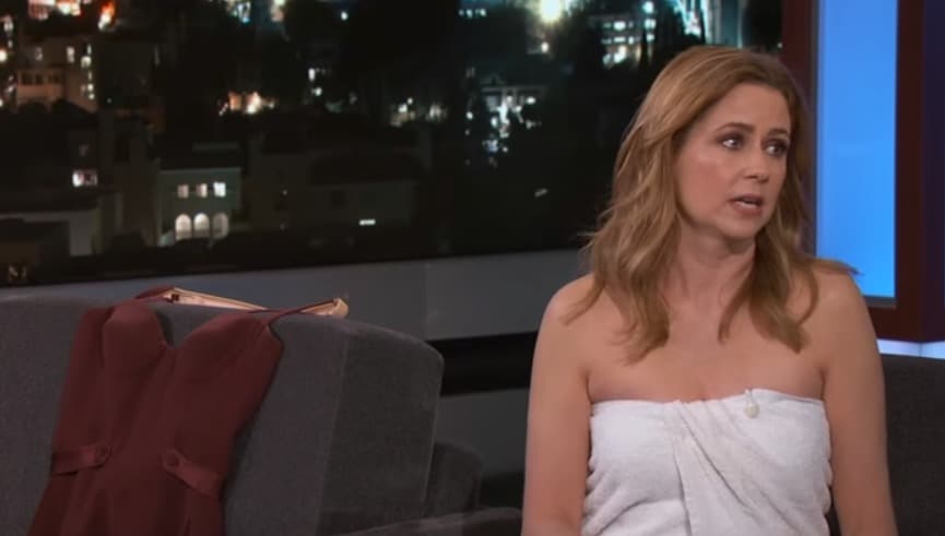 Jenna Fischer Wears a Bath Towel on Jimmy Kimmel Live! After Wardrobe Malfunction