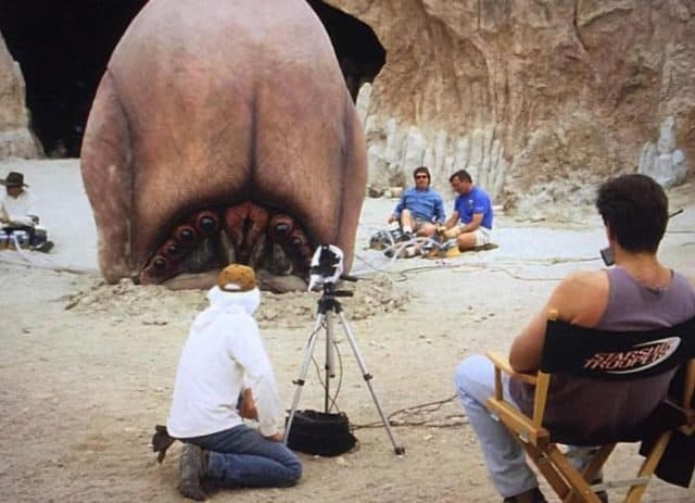 Another Gallery of Behind the Scenes Shots of Famous Movies