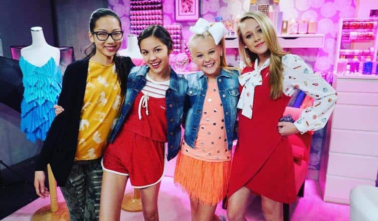 Five Things You Never Knew About “Bizaardvark”