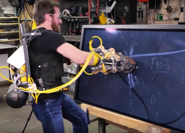 Pneumatic Overwatch Doomfist Guantlet Made In Real Life With 2,600 Pounds Of Punching Force